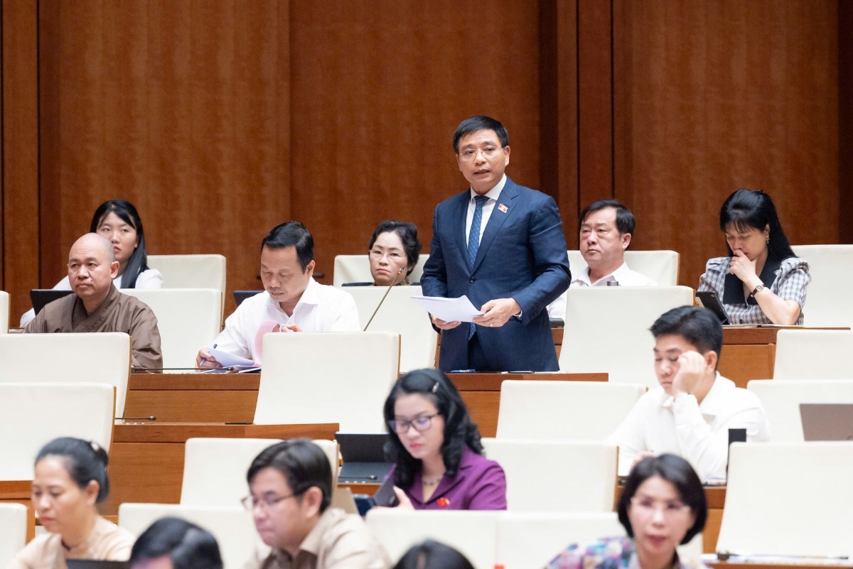 Phó Thủ tướng Nguyễn Văn Thắng phát biểu tại Quốc hội.