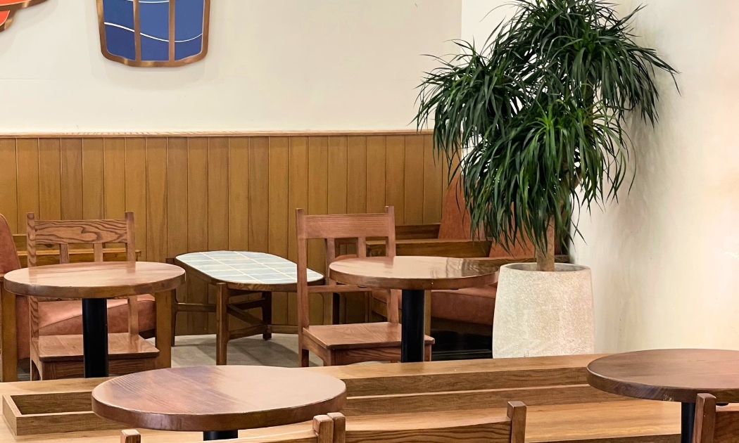 Không ít cửa hàng đồ uống “rơi rụng” vì vắng khách.