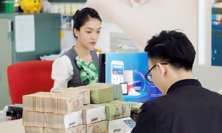 “Bầu sữa” tín dụng quá tải: 38,5 triệu tỷ đồng và giới hạn của ngân hàng