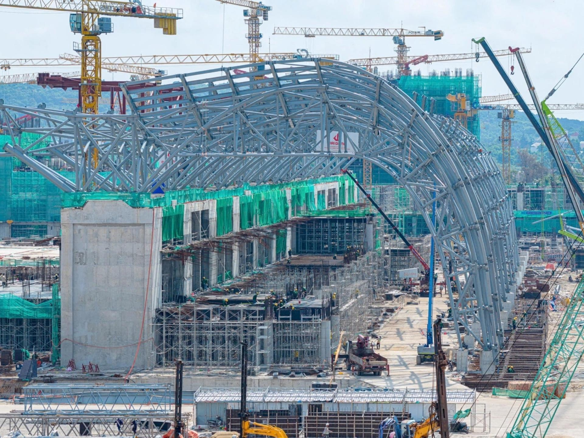 Tinh thần "vượt nắng thắng mưa", dồn toàn lực đưa dự án về đích đúng hạn.