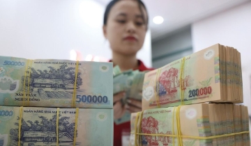 “Cơn lốc” thu hẹp NIM: Lãnh đạo ngân hàng tiết lộ chiến lược “vượt gió ngược” để giữ lợi nhuận