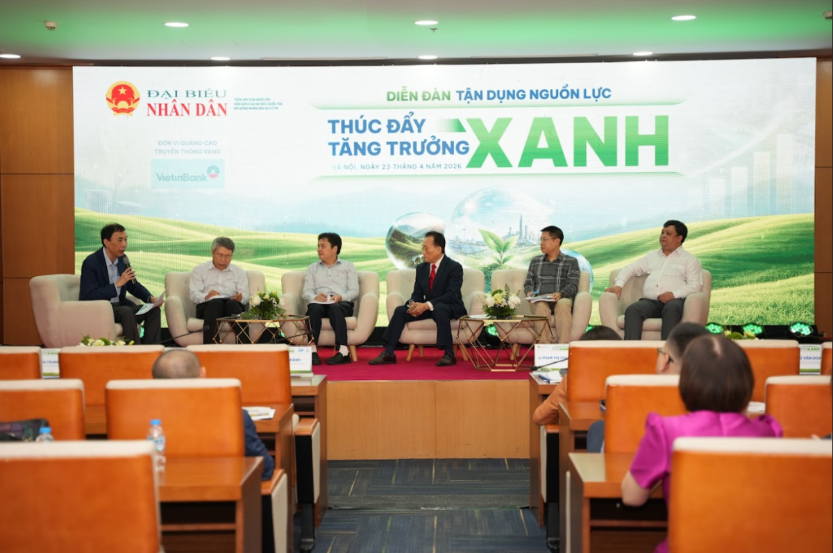 Đại biểu tham dự chương trình.