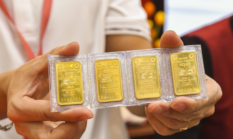 Giá vàng trong nước mất thêm tới 1,5 triệu đồng/lượng