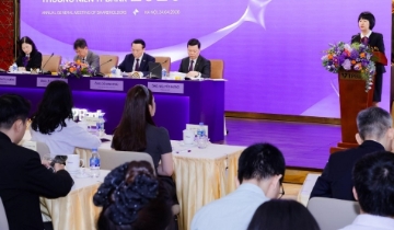 Tăng trưởng tín dụng vọt xà, ngân hàng cân đối ra sao?