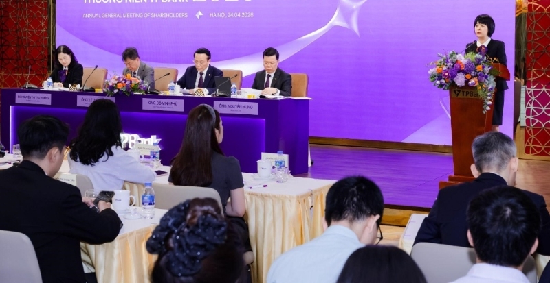 Tăng trưởng tín dụng vọt xà, ngân hàng cân đối ra sao?