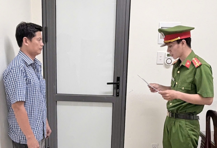 Công an tỉnh Cà Mau đã khởi tố bị can Vũ Biển, cho tại ngoại, điều tra hành vi Mua bán trái phép hóa đơn.