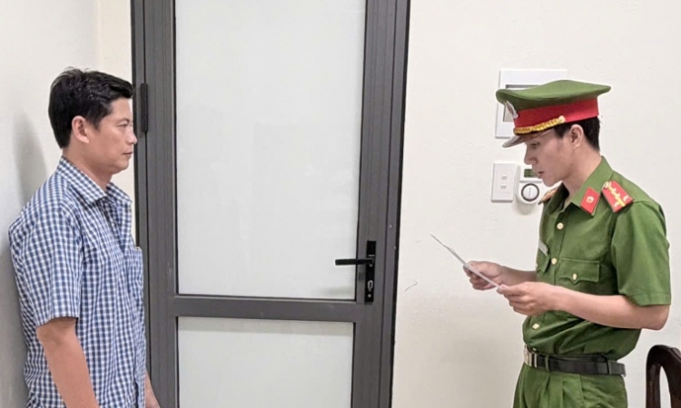 Khởi tố bị can xuất khống hóa đơn gia công hơn 20.000 con heo