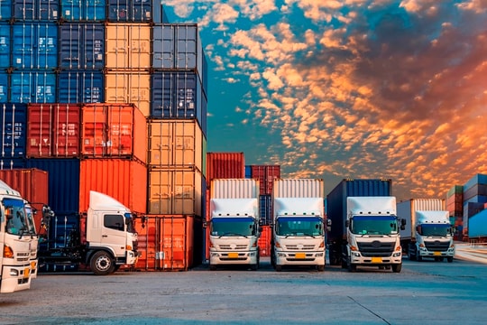 Việt Nam hướng tới trung tâm trung chuyển hàng hóa và hàng không khu vực.