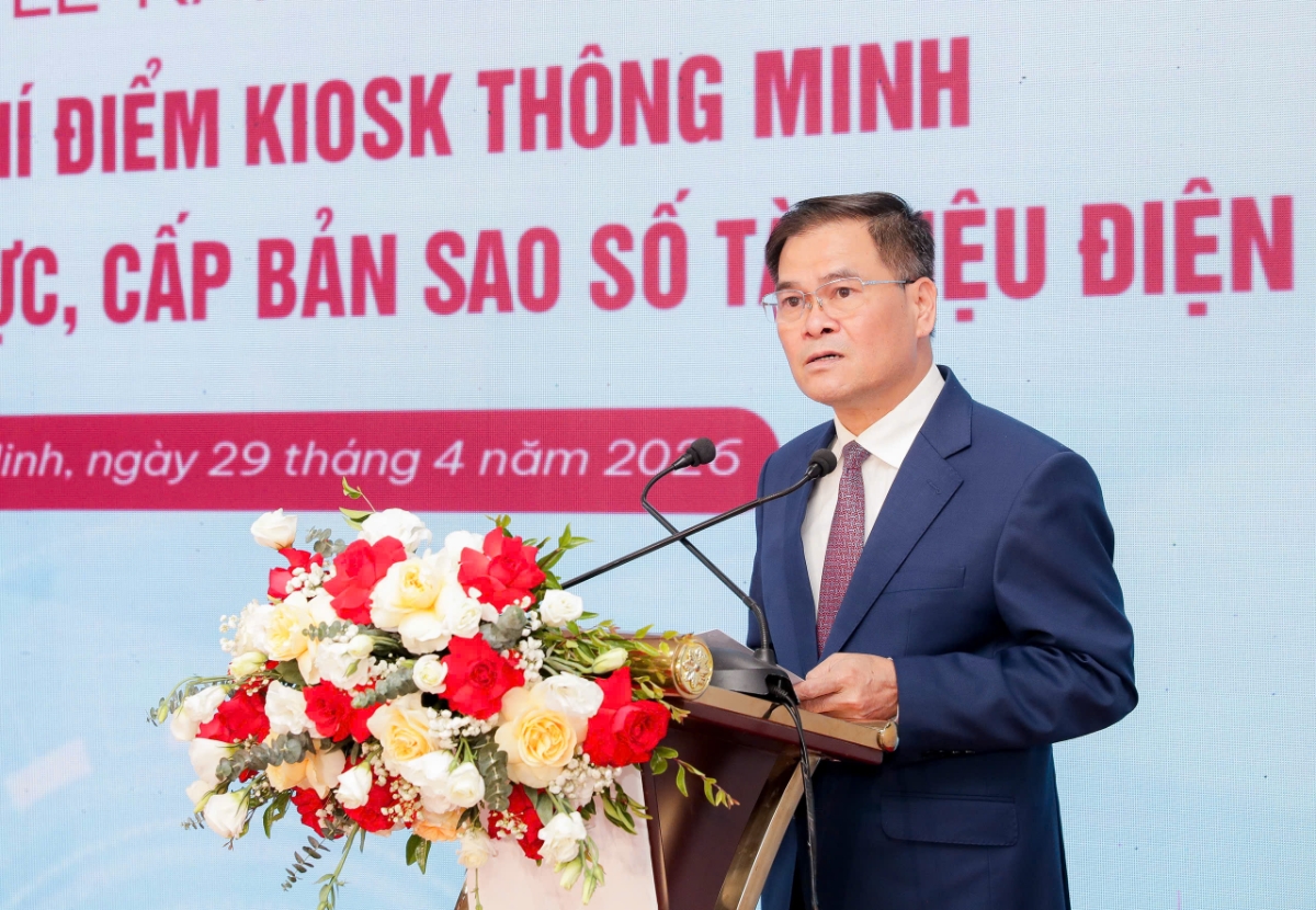 Ông Bùi Văn Khắng - Phó Bí thư Tỉnh ủy, Chủ tịch UBND tỉnh Quảng Ninh phát biểu chỉ đạo tại buổi lễ