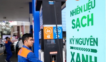 Giá xăng RON95 lên hơn 23.700 đồng/lít