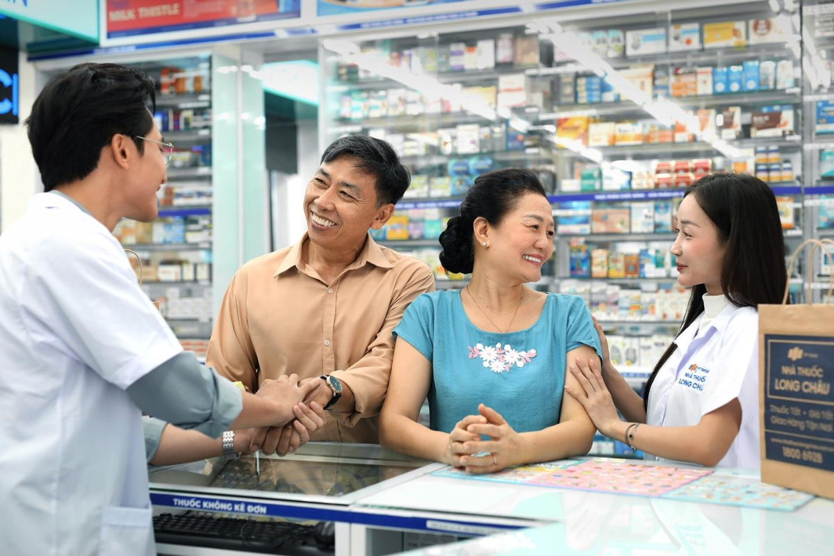 Long Châu tiên phong bình ổn không tăng giá, đảm bảo nguồn cung thuốc và sản phẩm y tế thiết yếu phục vụ người dân cả nước