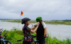 Du khách nước ngoài thích thú với những tour trải nghiệm tại Việt
