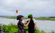 Du khách nước ngoài thích thú với những tour trải nghiệm tại Việt