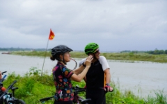 Du khách nước ngoài thích thú với những tour trải nghiệm tại Việt
