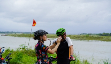 Du khách nước ngoài thích thú với du lịch trải nghiệm tại Việt Nam