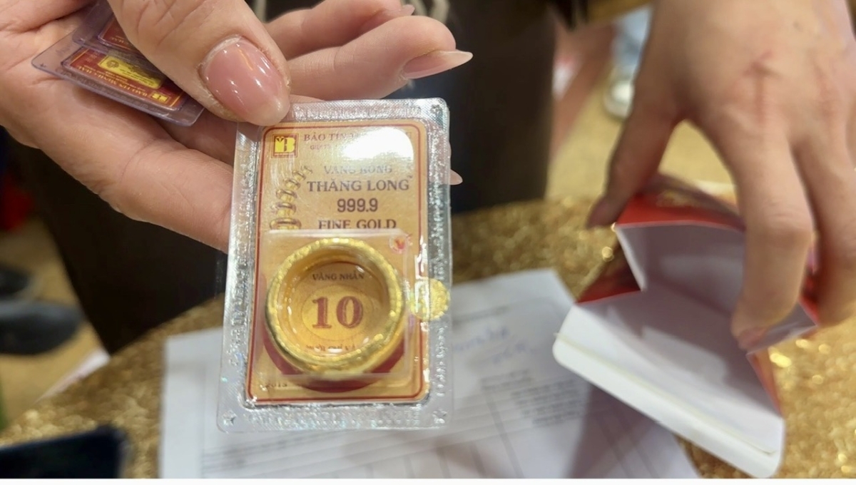 Giá vàng trong nước tiếp tục giảm mạnh, tới 2 triệu đồng/lượng.