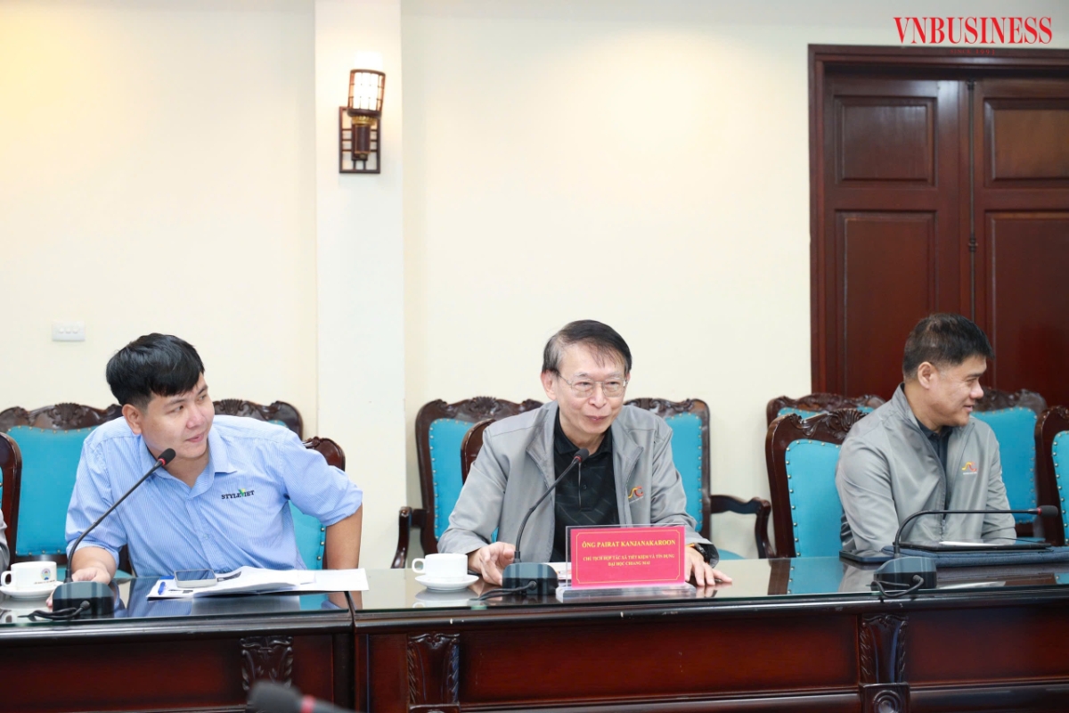 Mr. Pairat Kanjanakaroon, Chairman of the Chiang Mai University Savings and Credit Cooperative, expresses his expectation for both sides to develop future cooperation projects.