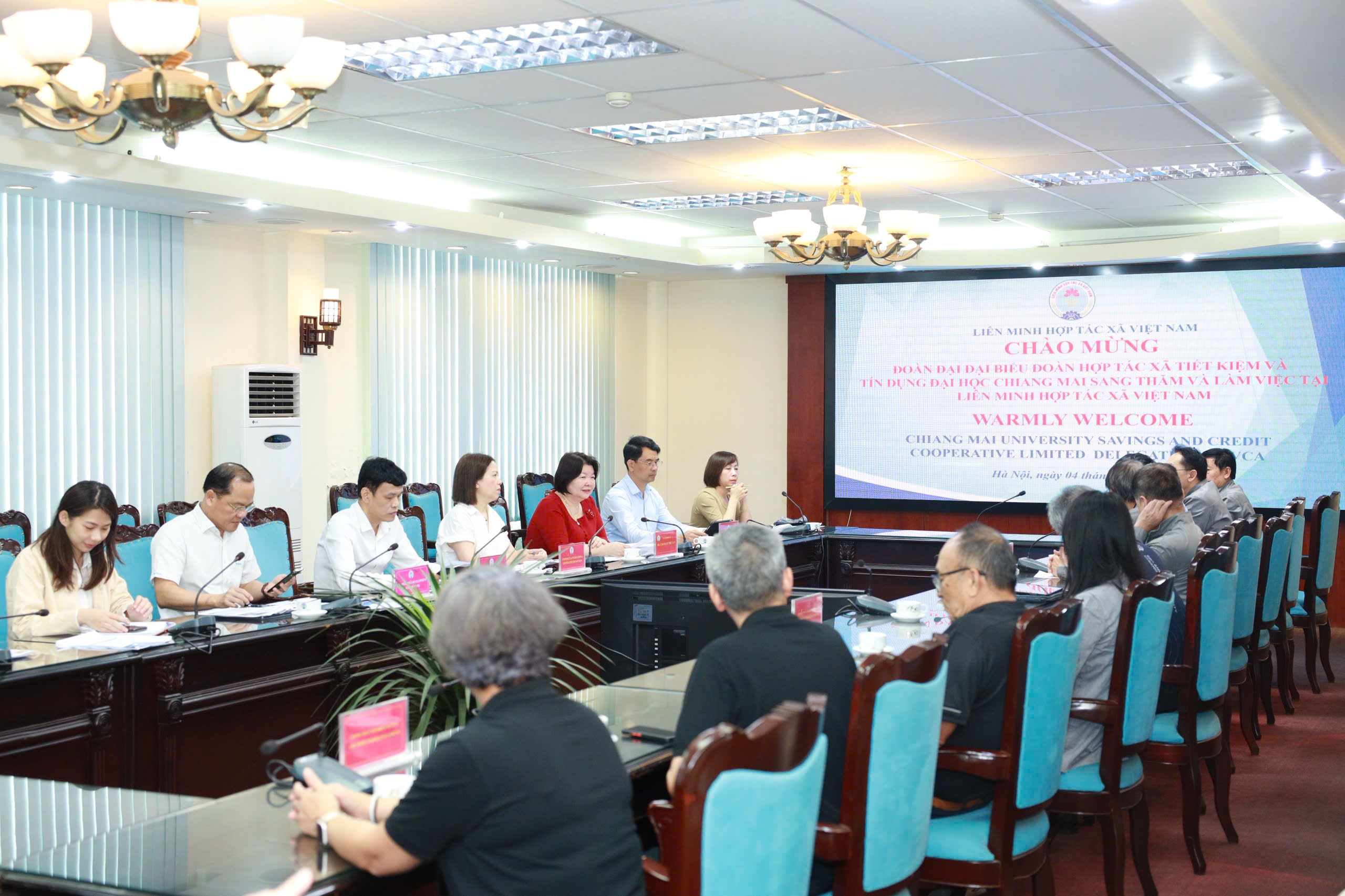 Toàn cảnh buổi làm việc.