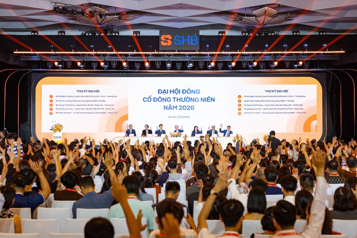 Nhiều cổ đông SHB vui mừng trước thông tin về trụ sở mới của Ngân hàng.