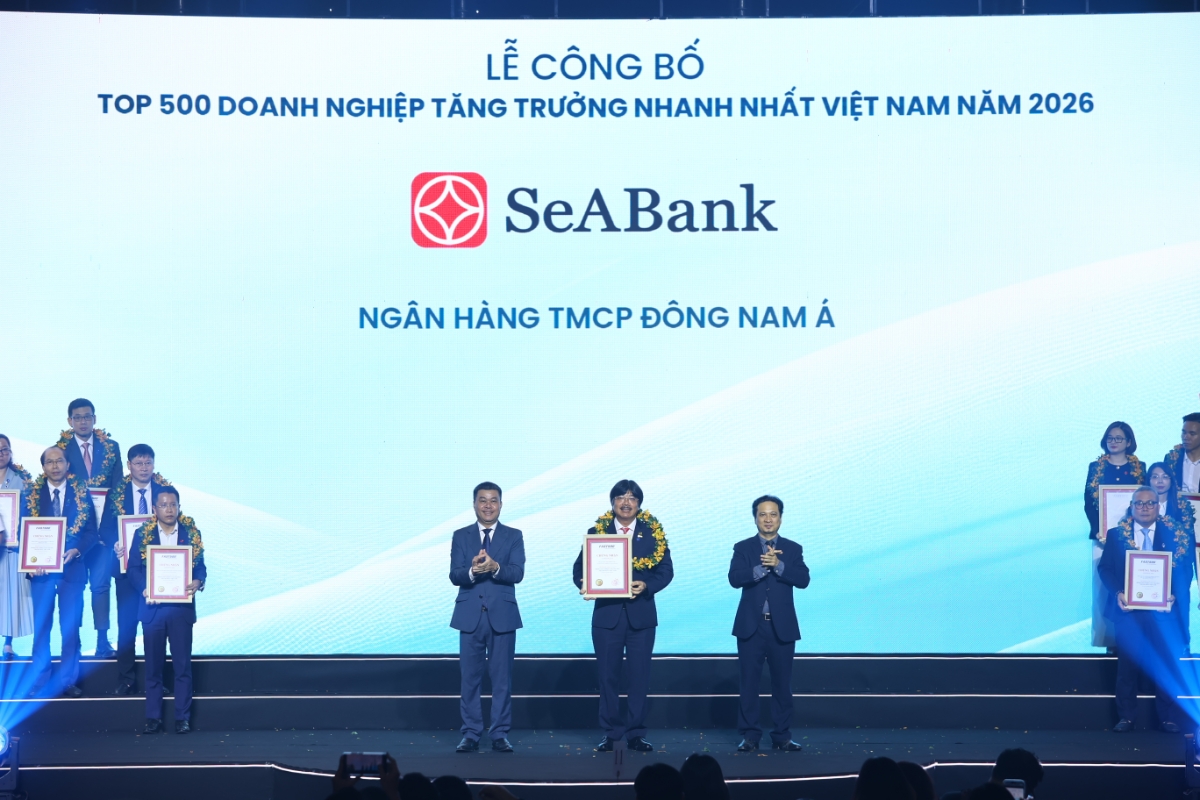 SeABank tiếp tục ghi dấu ấn khi lần thứ 7 được vinh danh trong Top 500 Doanh nghiệp tăng trưởng nhanh nhất Việt Nam (FAST500).