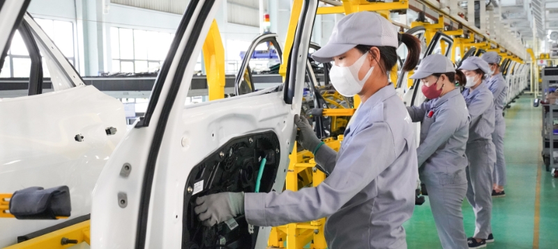 Ngành ô tô đứng trước bước ngoặt: Nới lỏng "vòng kim cô" hay giữ rào kỹ thuật?