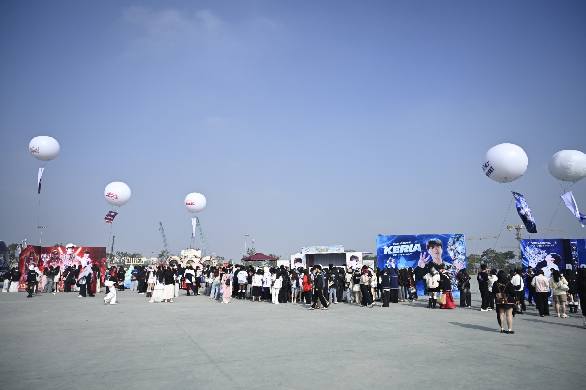 Cộng đồng eSports tham gia một sự kiện fanmeeting được tổ chức quy mô và hoành tráng tại VEC, Hà Nội.