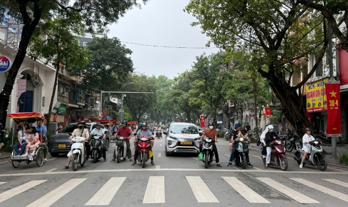 UBND TP Hà Nội đề xuất tăng phí sử dụng tạm thời lòng đường, hè phố.