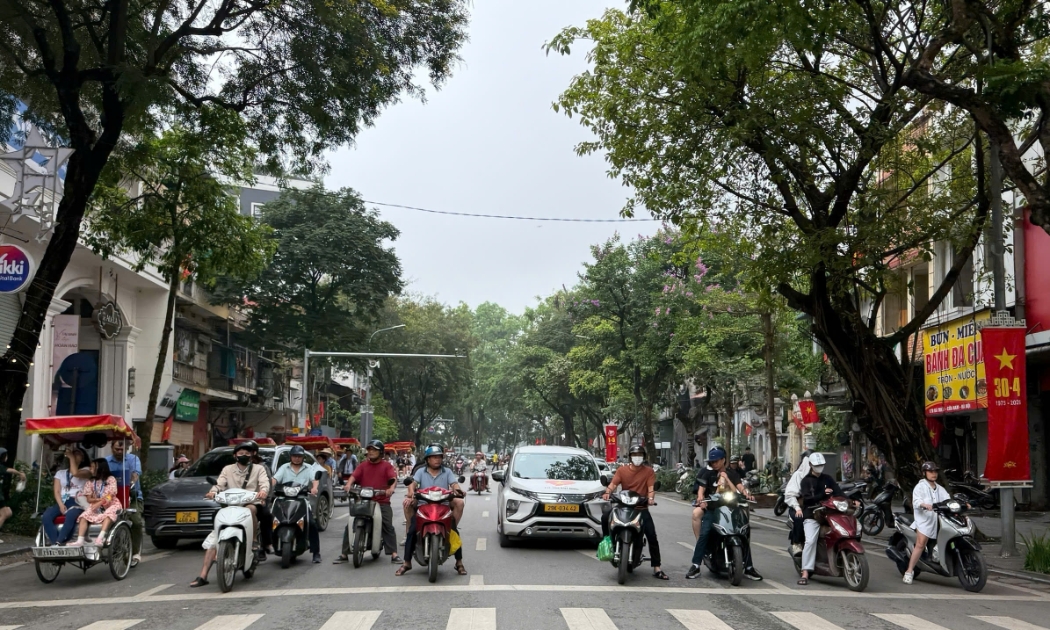 UBND TP Hà Nội đề xuất tăng phí sử dụng tạm thời lòng đường, hè phố.