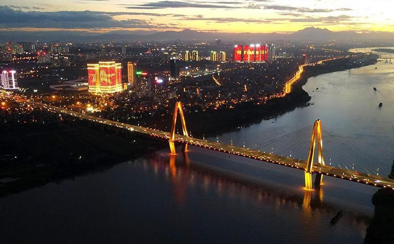 Hà Nội muốn phát triển sông Hồng thành trục kinh tế đêm mới.