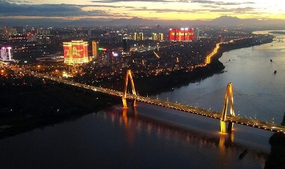 Hà Nội muốn phát triển sông Hồng thành trục kinh tế đêm mới.