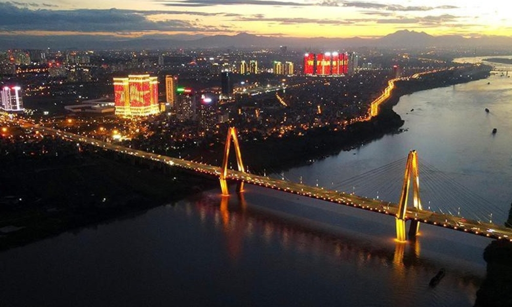 Hà Nội muốn phát triển sông Hồng thành trục kinh tế đêm mới.