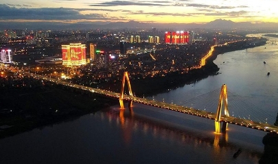 Hà Nội muốn phát triển sông Hồng thành trục kinh tế đêm mới.