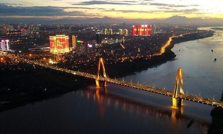 Hà Nội muốn phát triển sông Hồng thành trục kinh tế đêm mới.
