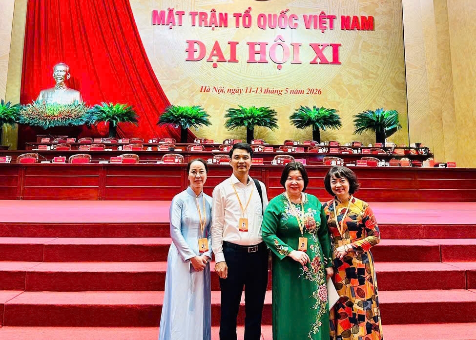Đoàn đại biểu Liên minh Hợp tác xã Việt Nam do Chủ tịch Liên minh HTX Việt Nam Cao Xuân Thu Vân (áo dài xanh) dẫn đầu.