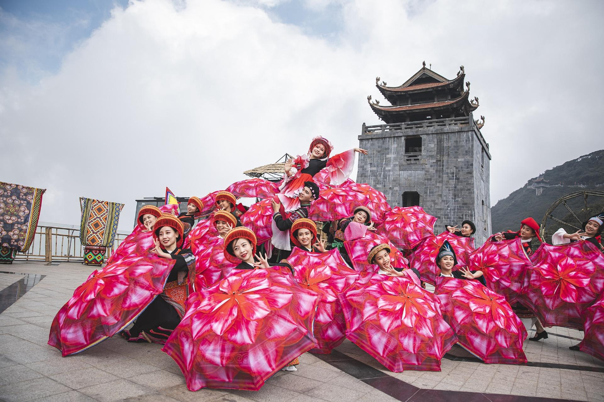 Từ những chất liệu văn hoá bản địa, Sun Group kiến tạo nên các show diễn đẳng cấp thấm đẫm sắc màu Tây Bắc.