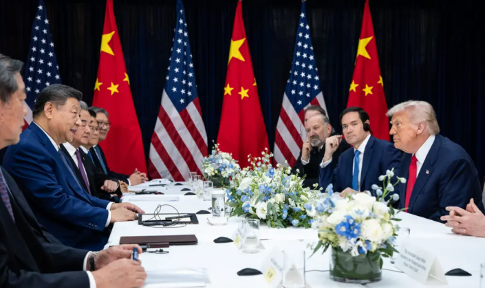 Tổng thống Mỹ Donald Trump gặp Chủ tịch Trung Quốc Tập Cận Bình tại Busan, Hàn Quốc, năm 2025. Ảnh: The New York Times