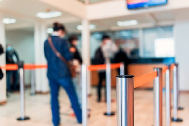 Nhiều ngân hàng đang thu hẹp mạng lưới phòng giao dịch truyền thống.