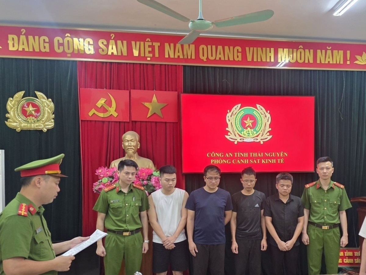 Nhóm tài xế Xanh SM bị bắt vì dùng thiết bị gây nhiễu để gian lận doanh thu. Ảnh: CA Thái Nguyên.