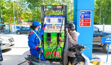 RON95 sắp biến mất khỏi nhiều cây xăng, PVOIL và Petrolimex đồng loạt chuyển sang E10