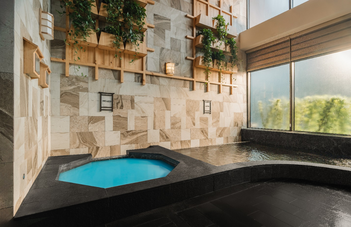 Onsen Clubhouse được thiết kế đa dạng loại hình bể ngâm khoáng với điểm nhấn là bể ngâm dạng nằm (ne-yu).