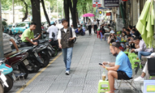 Hà Nội tính thí điểm cho thuê vỉa hè để kinh doanh.