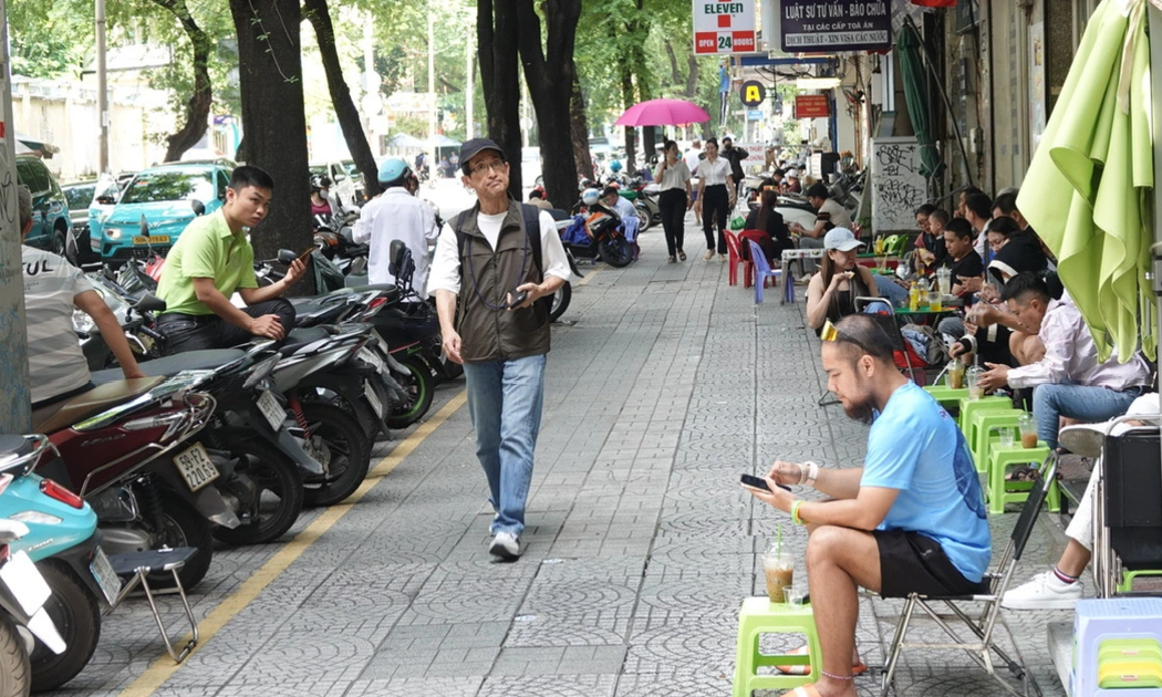 Hà Nội tính thí điểm cho thuê vỉa hè để kinh doanh.