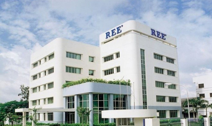 REE giảm gần 16% thị giá nhưng vẫn được kỳ vọng tăng hơn 32%, điều gì đang diễn ra?