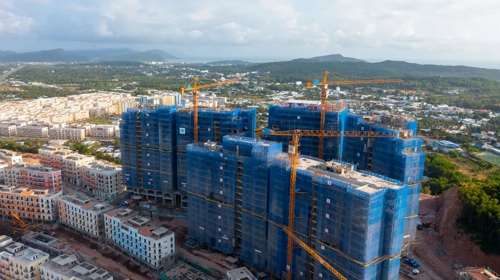 Xây dựng Hòa Bình tiếp tục dẫn đầu danh sách chậm đóng bảo hiểm TP.HCM.
