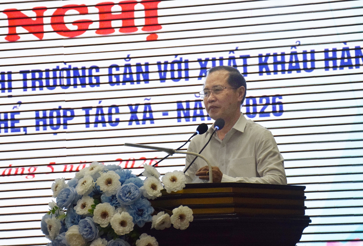 Chủ tịch Liên minh HTX tỉnh Nguyễn Bá Châu phát biểu khai mạc hội nghị.