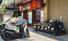 Cảnh xếp hàng mua vàng biến mất tại nhiều cửa hàng lớn.