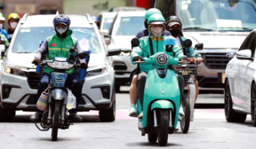 Hà Nội sắp ‘xóa sổ’ 100% taxi, xe ôm chạy xăng?