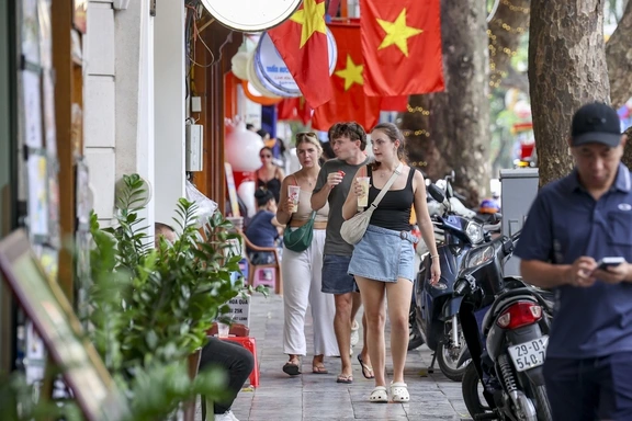 Người dân lo ngại phát sinh xung đột lợi ích khi vỉa hè được khai thác kinh doanh.