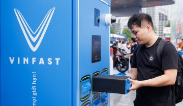 Các ông lớn đẩy nhanh cuộc chơi đổi pin xe điện