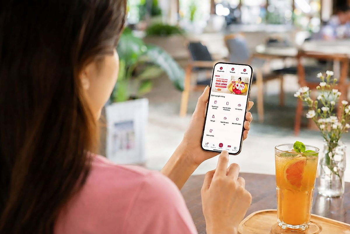 Cơ hội trúng 500 triệu đồng khi gửi tiền dự thưởng trên Agribank Plus.